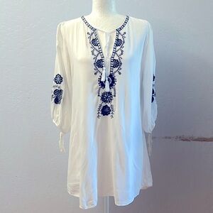 Chic Connection Embroidered White mini Dresss